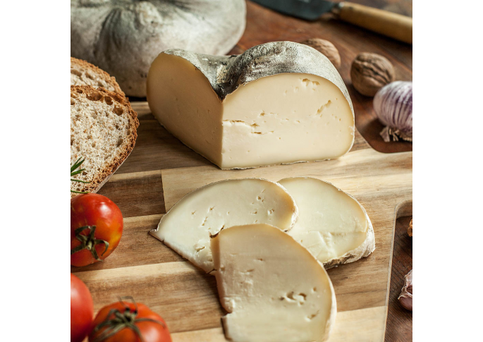 Semi matured buffalo cheese 1,5 Kg