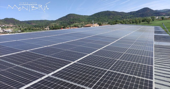 Montbrú continua apostant per la sostenibilitat amb la instal·lació de plaques solars  