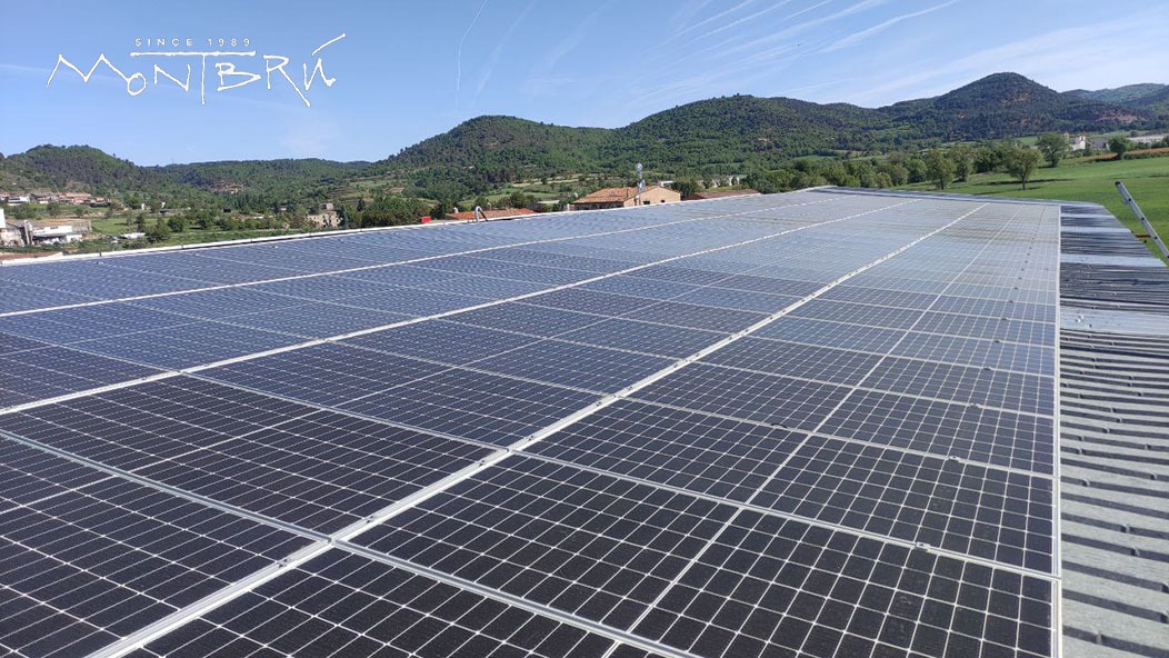 Montbrú continua apostant per la sostenibilitat amb la instal·lació de plaques solars  